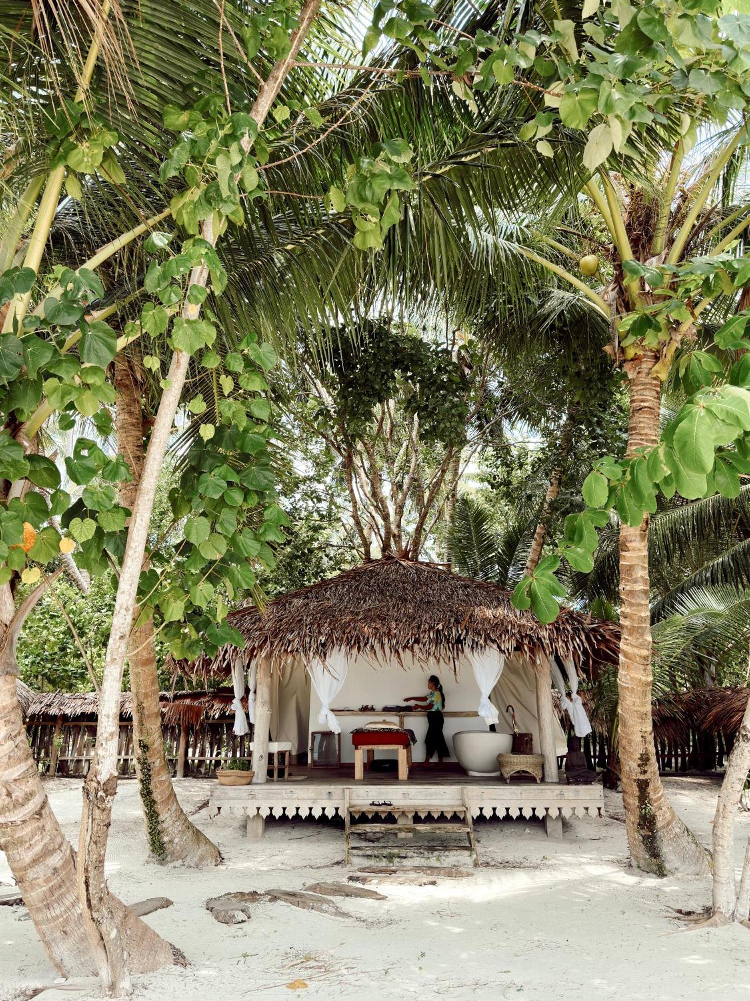 Aloita Resort Mentawai Tua Pejat Exterior photo