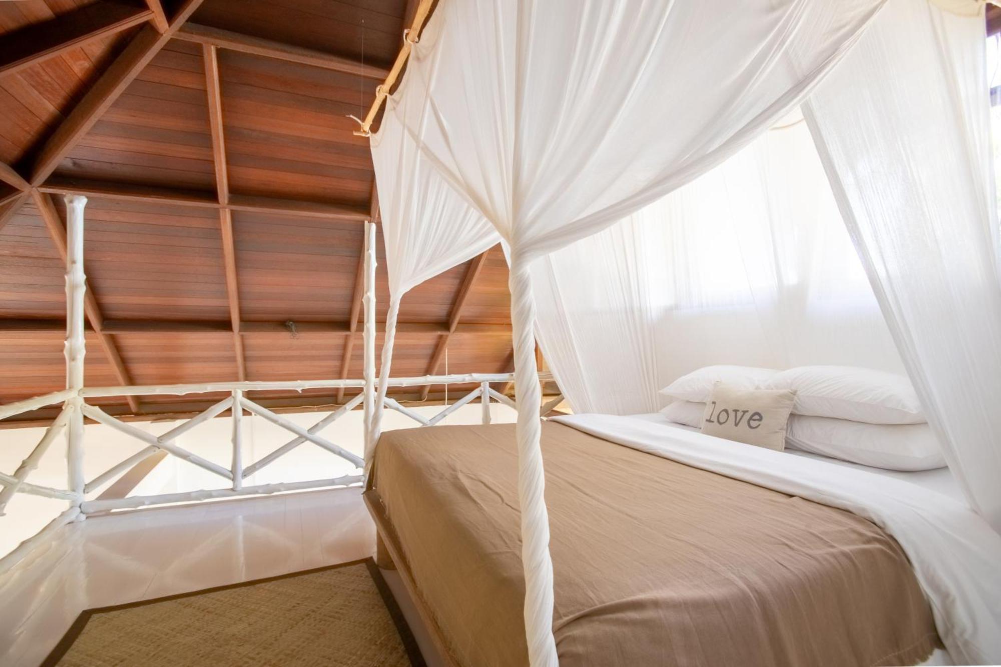 Aloita Resort Mentawai Tua Pejat Exterior photo